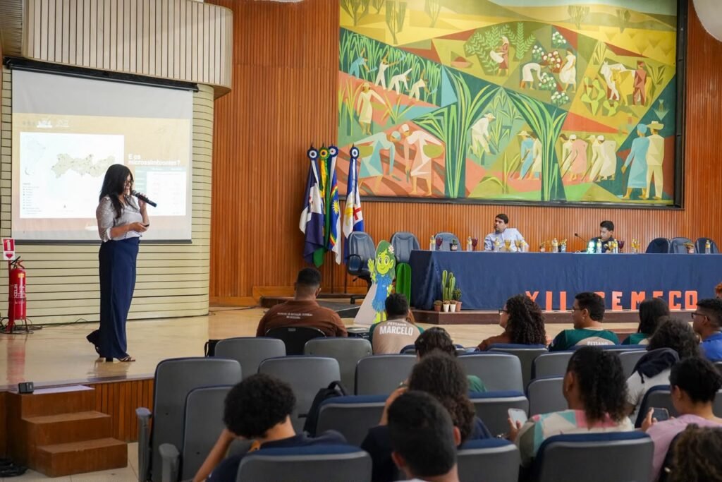 Dra. Ana Dolores Freitas apresenta painel sobre o Semiárido e as pesquisas do Grupo de Fixação Biológica do Nitrogênio